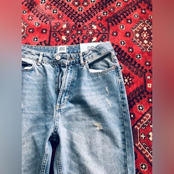 Urban Outfitters | NWT | distressed mom high rise jeans | size 31 - Picture 7 of 9